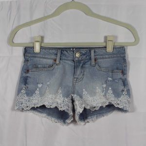 lace detailed jean shorts🌊